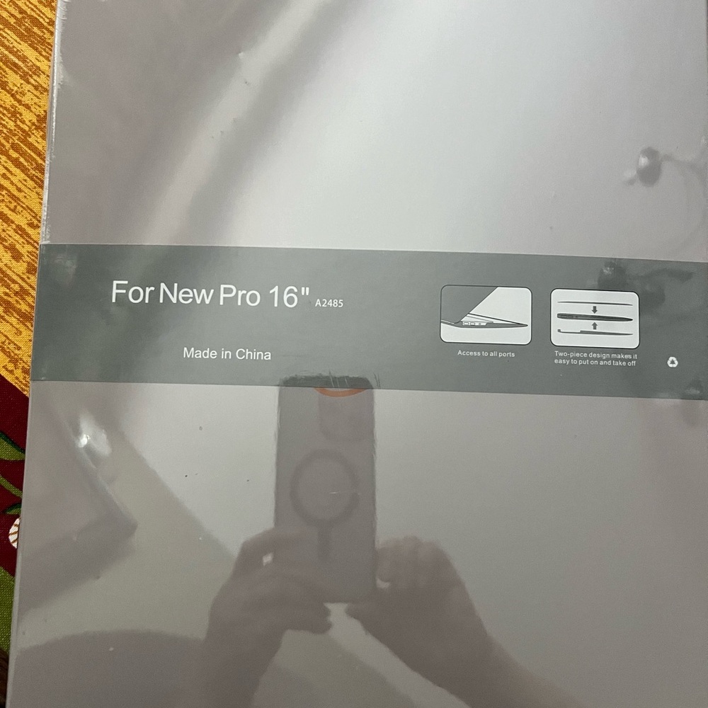 Clear 16” Hard MacBook case